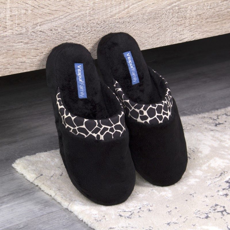 Ženske kućne papuče SoftTouch su izuzetno mekane i udobne. Dostupne u više veličina. Crna boja.