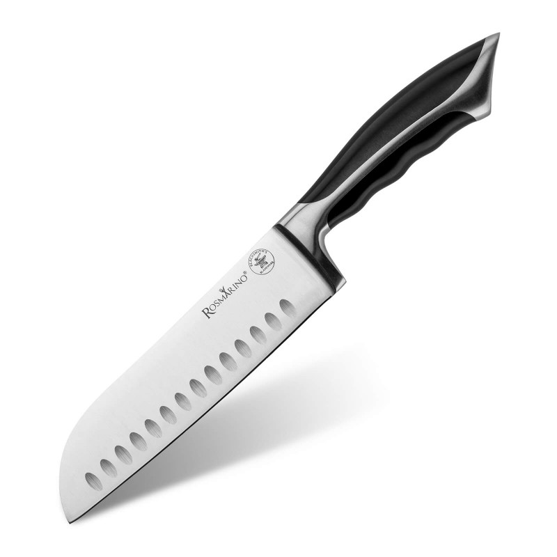 Kuhinjski nož je napravljen od nerđajućeg čelika visokog kvaliteta. Njegova prednost je dvostrano naoštreno sečivo, pod uglom od 15° za dugotrajnu oštrinu i izdržljivost. Santoku oblik noža karakteriše sečivo šire nego inače i smatra se višenamenskim kuhinjskim nožem, koji je izuzetno popularan u japanskoj kuhinji. Dužina sečiva 18 cm.