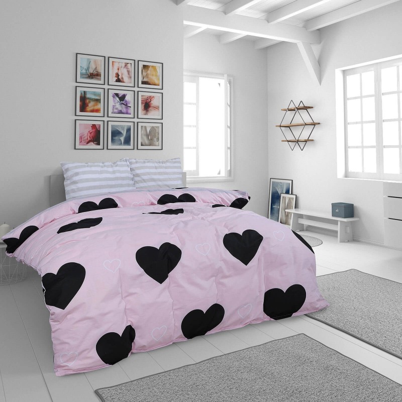 Vreme je za potpuno uživanje u modernim pamučnim posteljinama! Posteljina Rose Hearts od renforce platna, mekane tkanine, jednostavna za održavanje. Neka vas oduševi moderan dizajn sa srcima za udoban i ugodan san. Posteljina je periva na 40 °C.