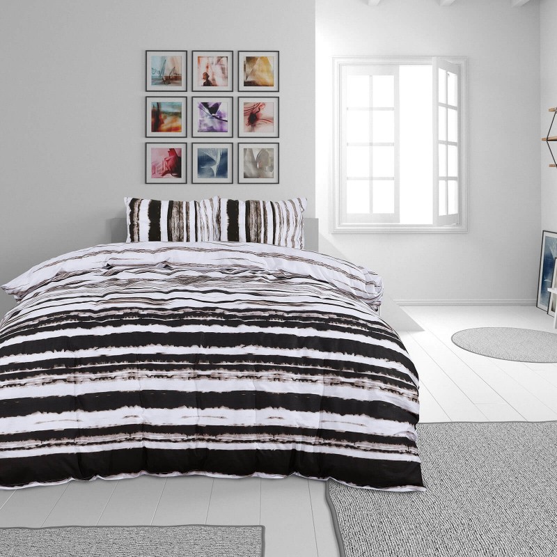 Vreme je za potpuno uživanje u modernim pamučnim posteljinama! Posteljina Svilanit Aron napravljena je od renforce platna, koje se smatra mekanom tkaninom i lakom za održavanje. Očaraće vas modernim dizajnom sa crtama. Posteljina je periva na 40 °C.