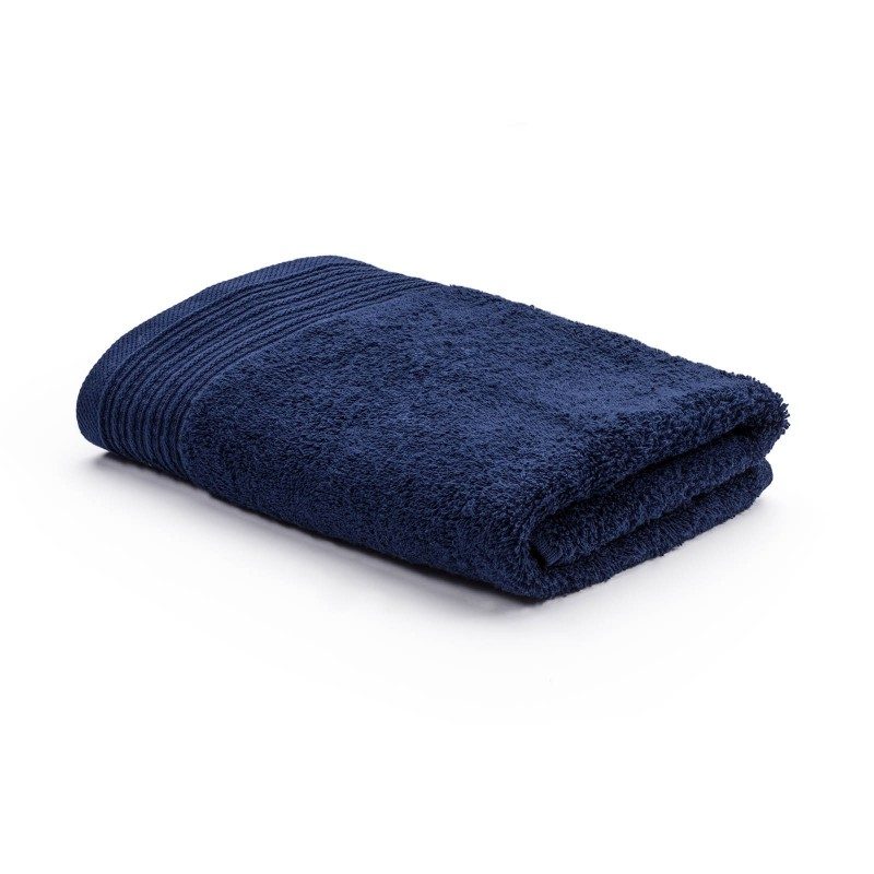 Jednobojni peškir Svilanit Prima je izrađen od visokokvalitetnog i mekog pamuka. Gusto tkani pamuk za negu kože. Tamno plava boja.