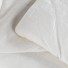 Celogodišnji svileni pokrivač Royal Sleep Diana, oduševiće vas udobnošću i luksuzom najkvalitetnije svile tokom cele godine. Svileni pokrivač je savršen izbor za sve koji cene prirodne materijale. Prirodna mulberry svila u punjenju, diše uz vas i ima odlične mogućnosti kontrole temperature, kako bi se osigurao ugodan san i maksimalan komfor. Pokrivač se u potpunosti pere na 30 °C.