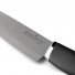 Veći keramički nož izuzetne oštrine i istrajnosti, nepogrešiv je izbor za svaku kuhinju. Idealan je za najrazličitije poslove u kuhinji. Dužina sečiva: cca 15 cm, debljina sečiva: cca 1,9 mm.