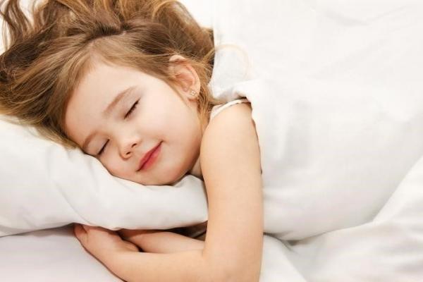 Kada je pravo vreme da vaš mališan dobije svoj prvi jastuk i kako ga odabrati? 